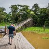 When I asked why the path was so high, the guide told us it was because of the high waters during floods. Quando perguntei porque o caminho era tão alto o guia disse que era por causa do nível das águas durante as enchentes. : Amazonas, Brazil, Manaus