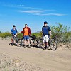 On the first try, we started the loop close to the complex, but the sandy soil was really bad for the bikes. Na primeira tentativa, começamos o trajeto perto do complexo, mas a trilha arenosa foi péssima para as bicicletas.