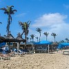 You can sunbathe, eat and drink or just get a massage on the beach. : Family, Fortaleza, familia