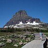 Hidden Lake is a moderate hike of 1.5 miles one way (7,050 ft elevation). The initial boardwalk provides plenty of views of wildflowers and some wildlife. Hidden Lake (Lago Escondido) é uma trilha moderada de 3,5 km em cada direção (com elevação de 2,150 m). A princípio tem um caminho de madeira com vistas de flores e animais silvestres.