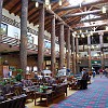 Inside the Glacier Park Lodge. Dentro do hotel Parque das Geleiras.