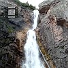 He got a video closer to the falls. Ele fez um vídeo mais próximo das quedas.