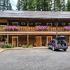 After leaving East Glacier Park, in about 2 hours we made it to West Glacier and the beautiful Glacier Guides Lodge. Depois de sairmos do lado leste do parque, em cerca de 2 horas chegamos ao lado oeste no belo alojamento Glacier Guides. : Glacier Guides Lodge, Glacier NP, vacation 2014