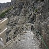 Part of the trail is right on the edge of the rock wall. You can even see a green safety cable. Parte da trilha é bem na beirada da parede da montanha. Você pode até ver um cabo verde de segurança. : Glacier NP, Highline Trail, vacation 2014