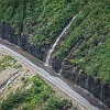 The Weeping Wall at Going-to-the-Sun road is a great place to wash your car. I did! A Parede Chorona na estrada Indo-pro-Sol é um ótimo lugar para lavar seu carro. Eu usei essa! : Glacier NP, Highline Trail, vacation 2014