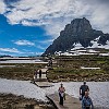 The trail to Hidden Lake Overlook still had a lot of snow. A trilha até a panorâmica ao Lago Escondido ainda tinha muita neve. : Glacier NP, Hidden Lake, vacation 2014