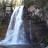 In the video you can see someone getting close to the falls. No vídeo você pode ver um cara se aproximando das quedas.
