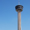 A Torre das Américas tem uma altura de 75 andares. O elevador para o topo fica por fora do prédio.