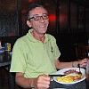Jantando no Threadgill&#39;s, onde a Janis Joplin costumava cantar. O prato foi bife à milanesa Texano (chicken-fried steak) com arroz, feijão e macarrão com molho de queijo Cheddar.