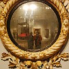 Vejam o reflexo no espelho.