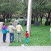 Quem faz parte da escultura? Advinhe! A resposta está na próxima foto.