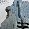 O hotel Hyatt com a Torre da Reunião.