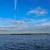 Lake Bastrop is an articificial lake used to cool off the power plant in the far horizon. O Lago Bastrop é um lago artificial usado para esfriar a usina elétrica lá ao fundo. : Lake Bastrop South Shore