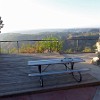 We spent several hours on this deck admiring the beauty of the canyon. Passamos várias horas neste pátio admirando a beleza do canyon.